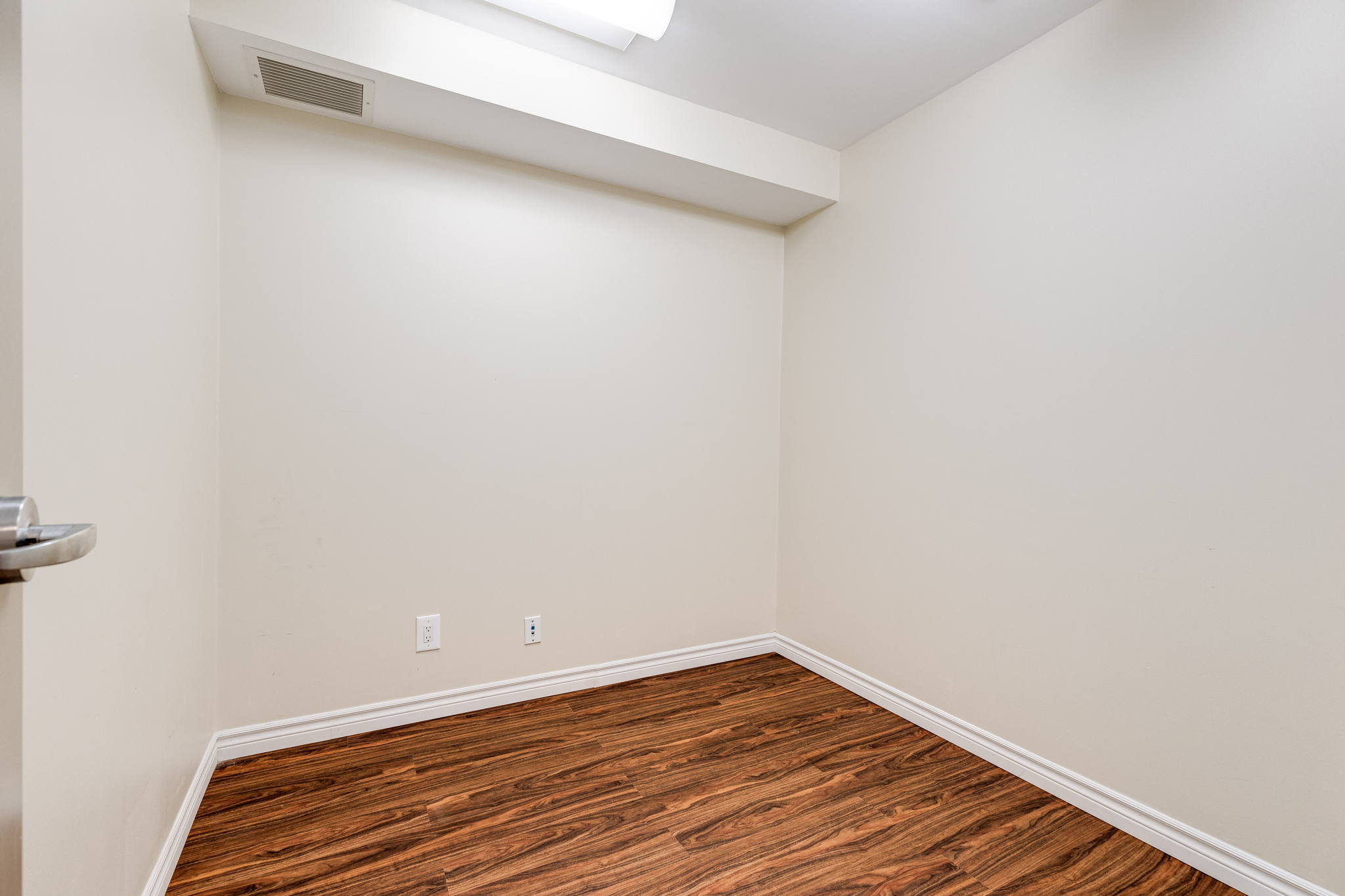 Toronto property showcase — delivered property photograph 8
