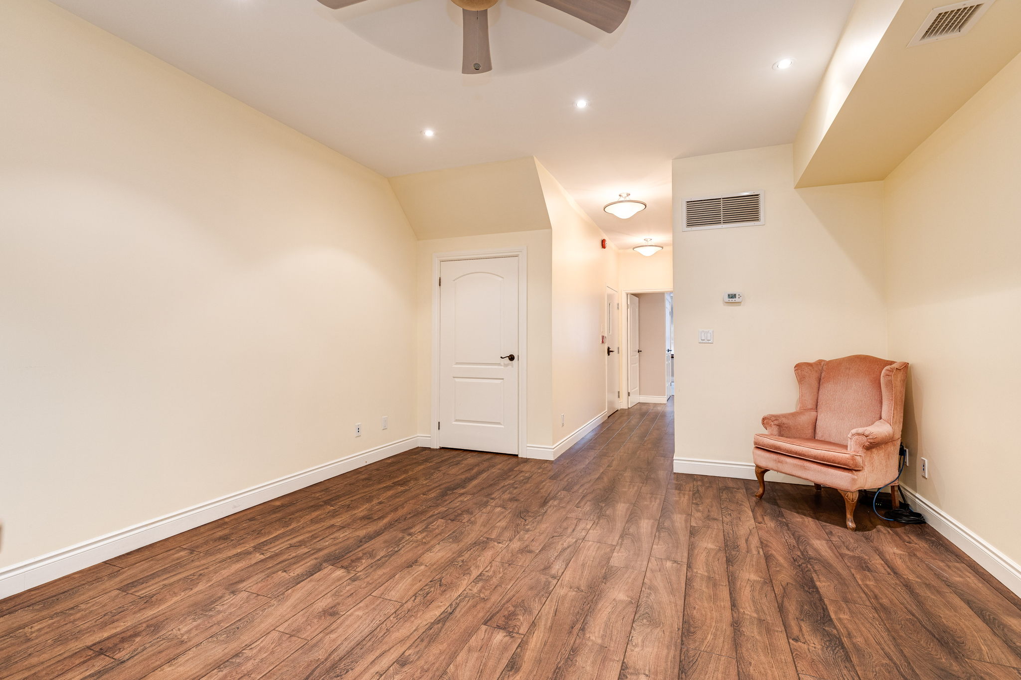 Toronto property showcase — delivered property photograph 35