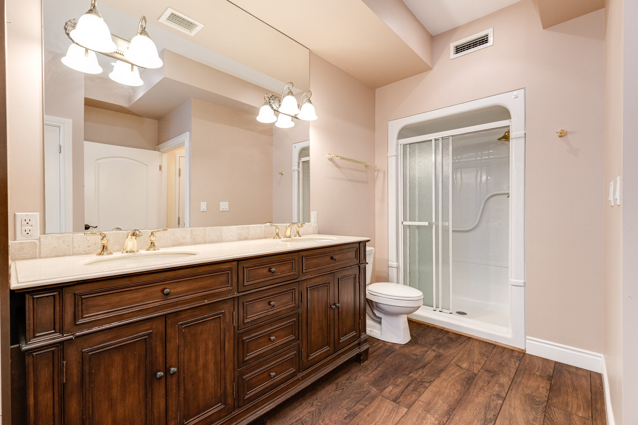 Toronto property showcase — delivered property photograph 33