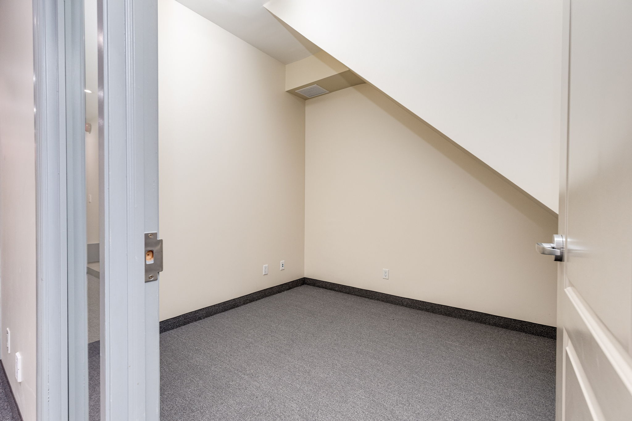 Toronto property showcase — delivered property photograph 25