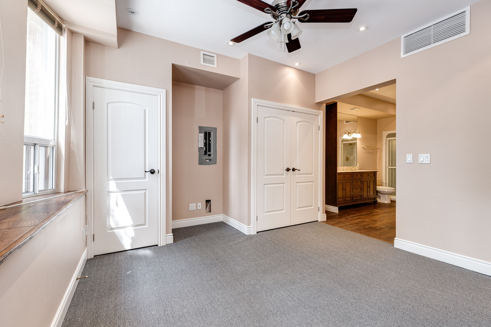 Toronto property showcase — delivered property photograph 32