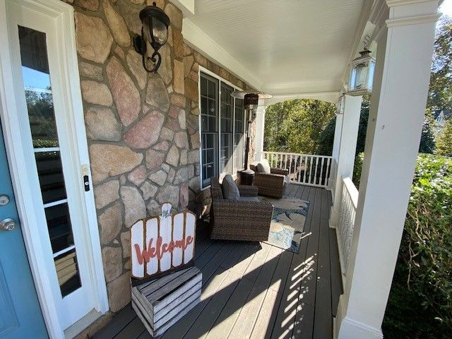 Front Porch/Entrance