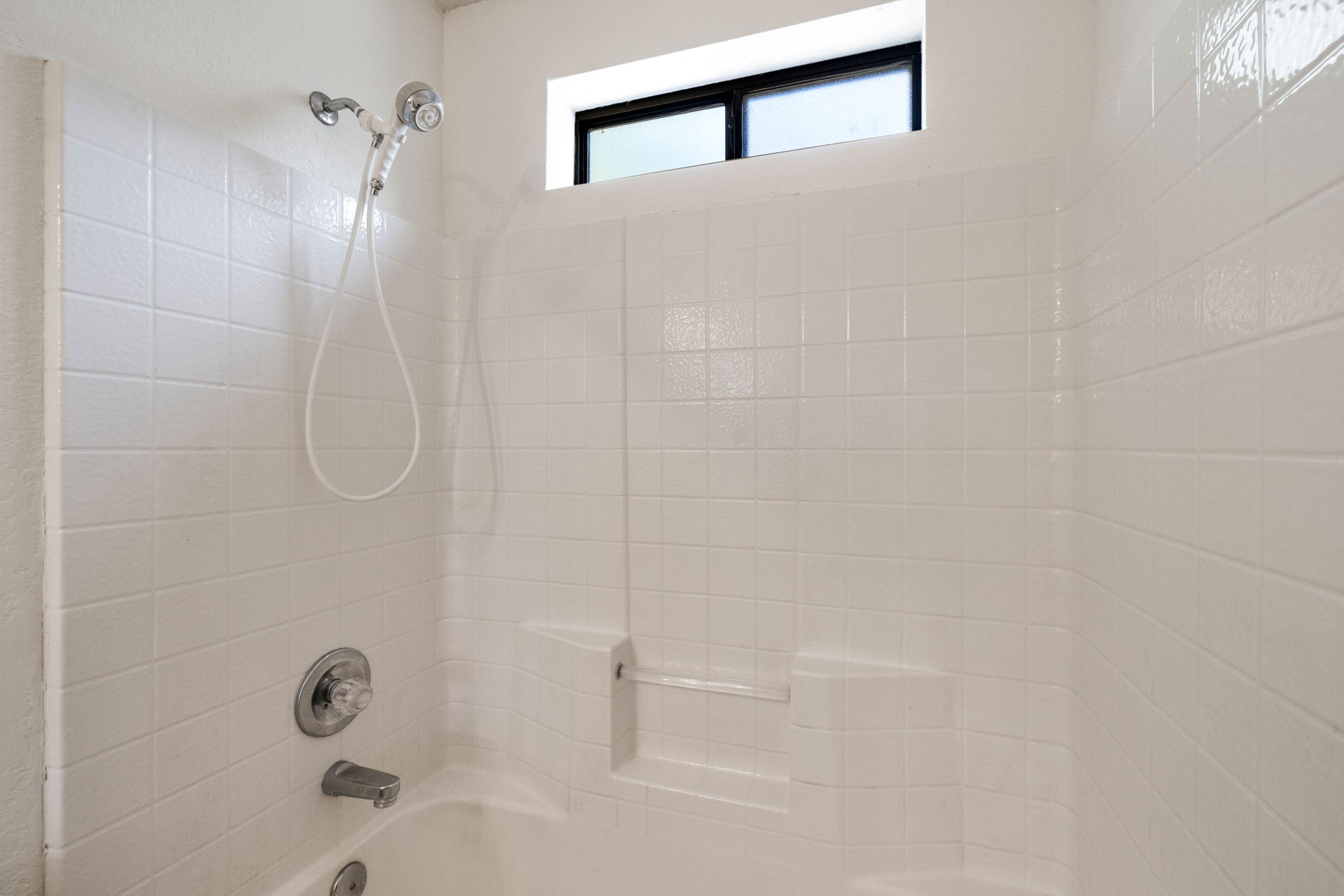 Bathroom 2 (2)