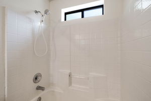 Bathroom 2 (2)