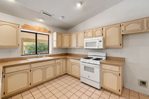 Kitchen (1)