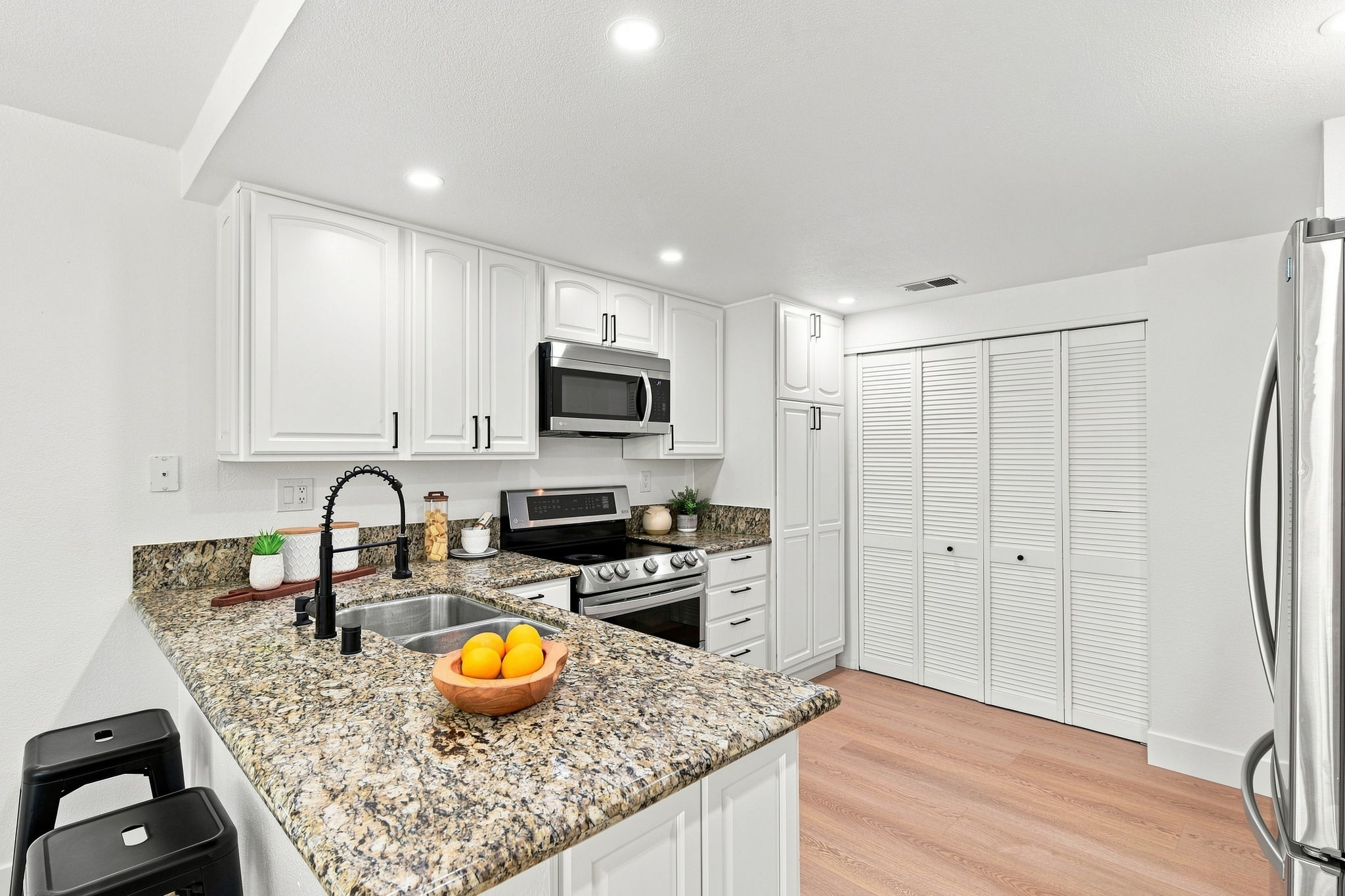 009_F8_4786 Lago Vista Cir