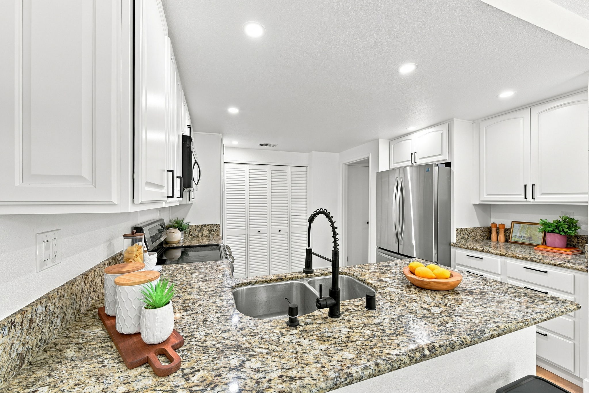 010_F8_4786 Lago Vista Cir