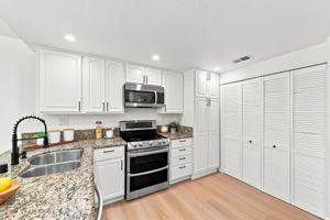011_F8_4786 Lago Vista Cir