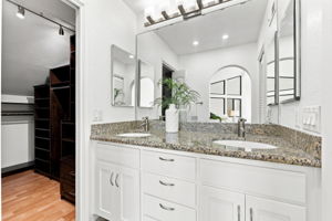 030_F8_4786 Lago Vista Cir