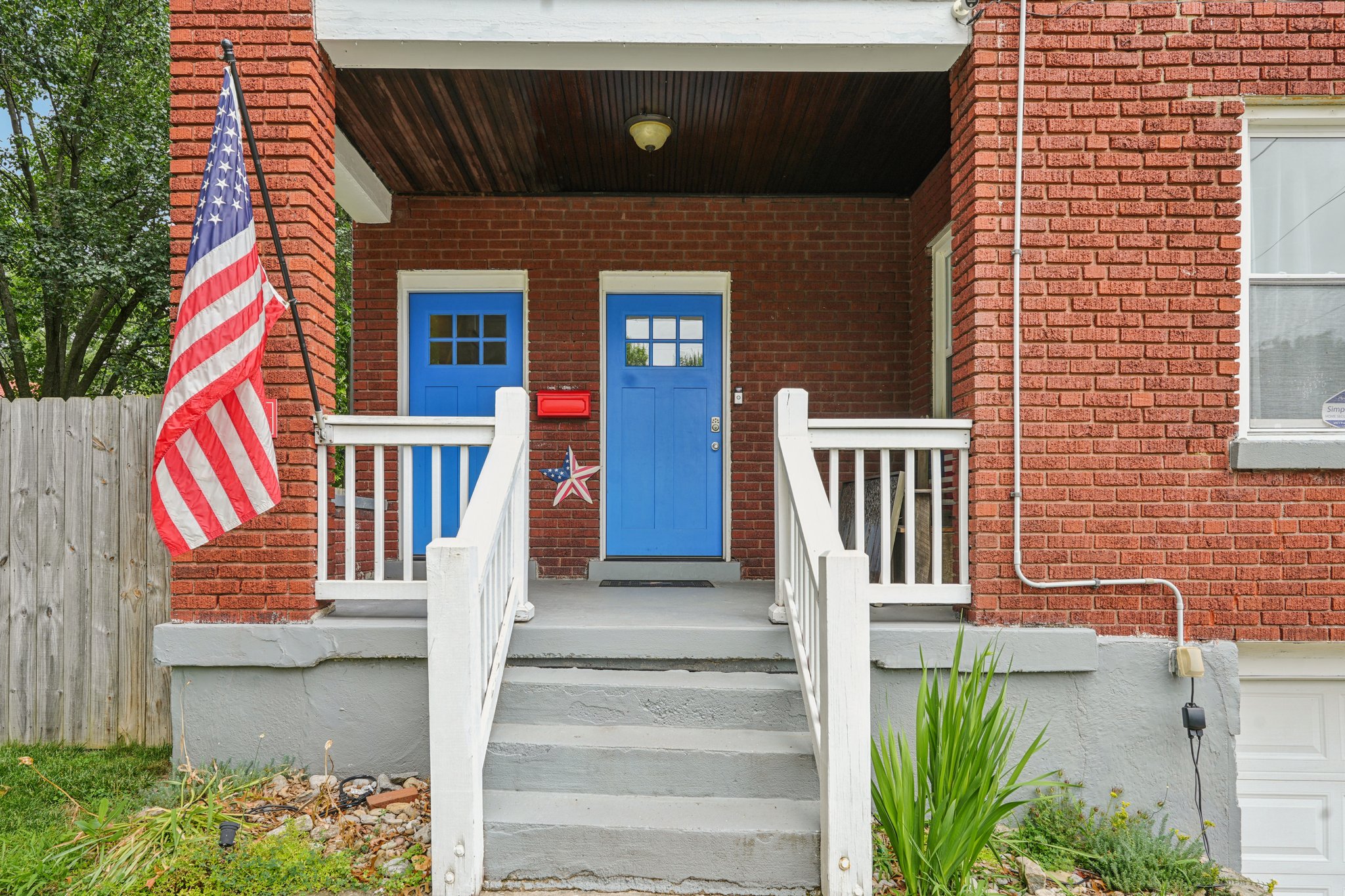 Loretta Ave-1806-005.jpg