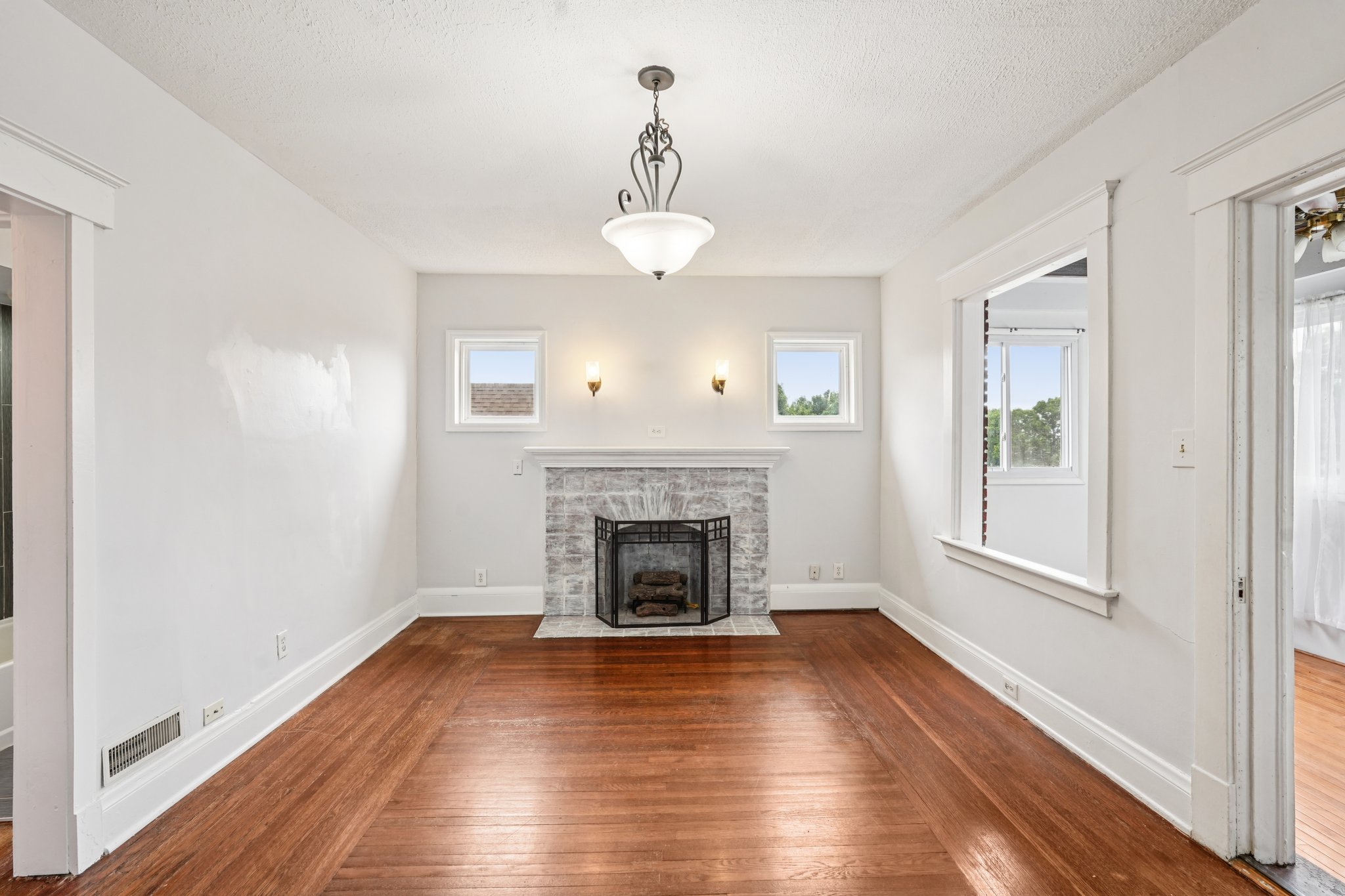 Loretta Ave-1806-013.jpg