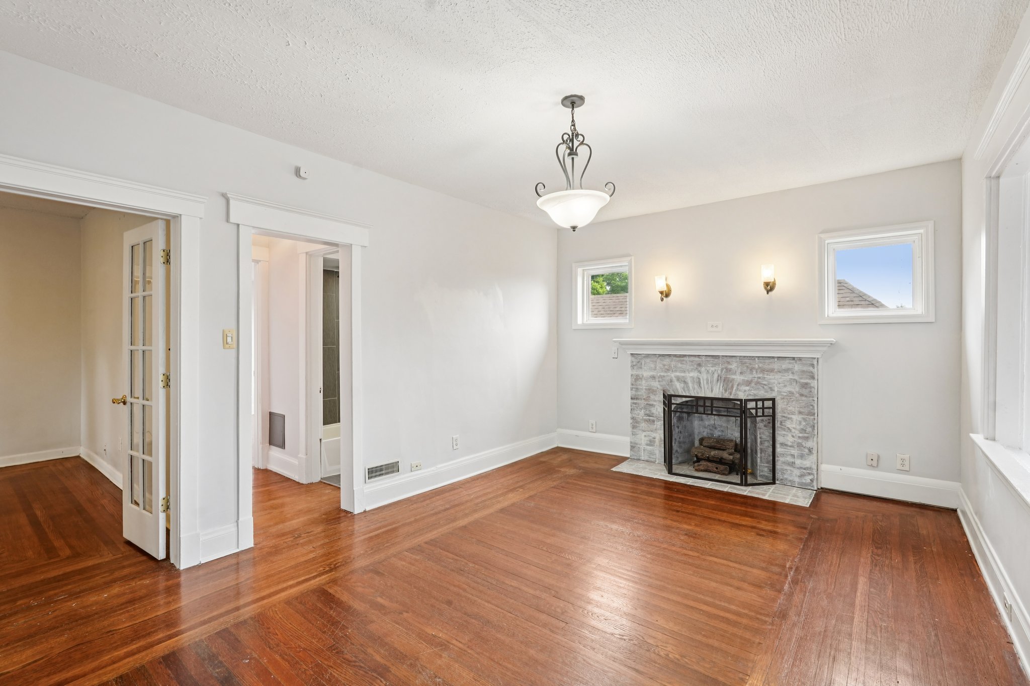 Loretta Ave-1806-014.jpg
