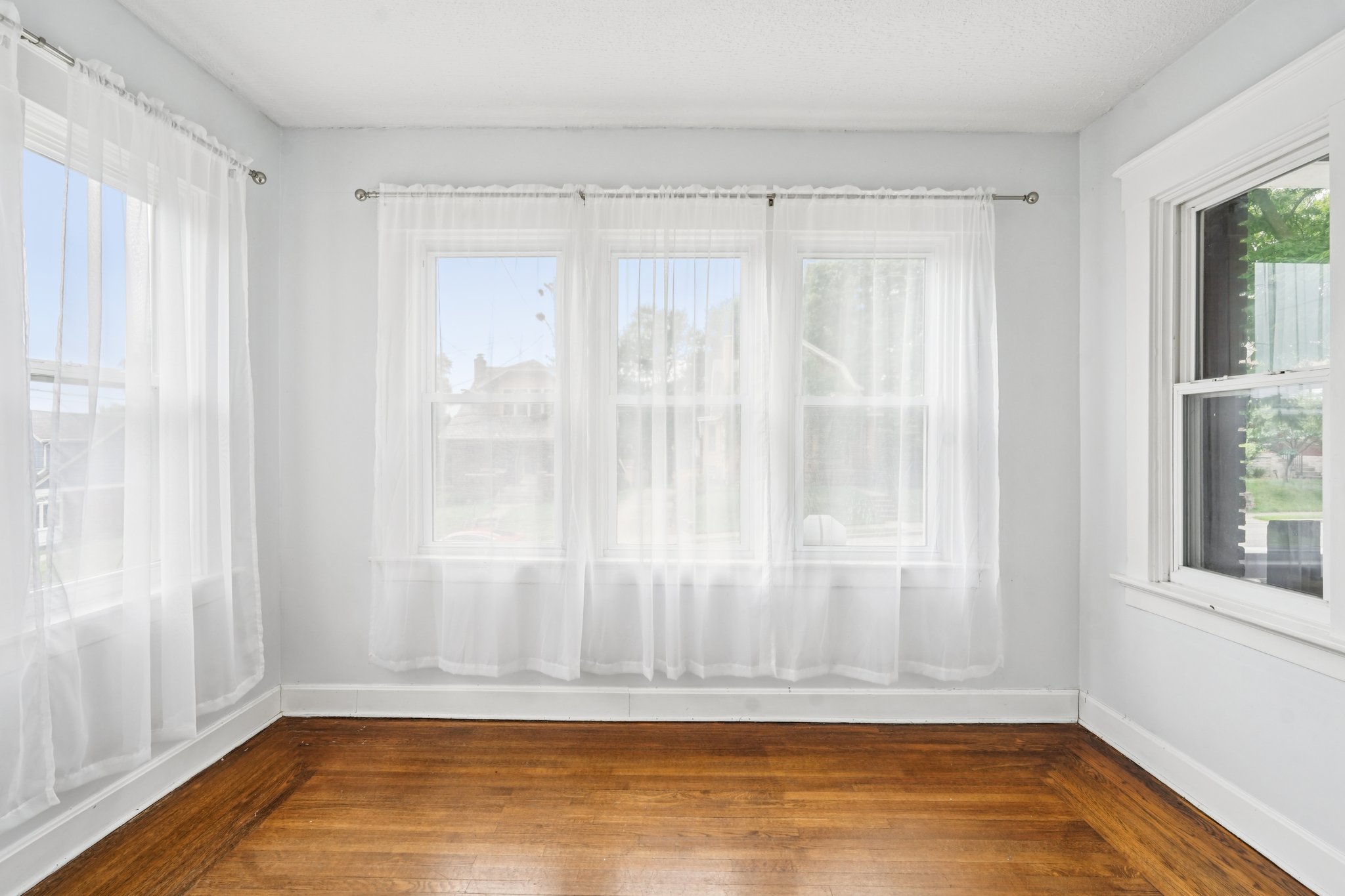 Loretta Ave-1806-021.jpg