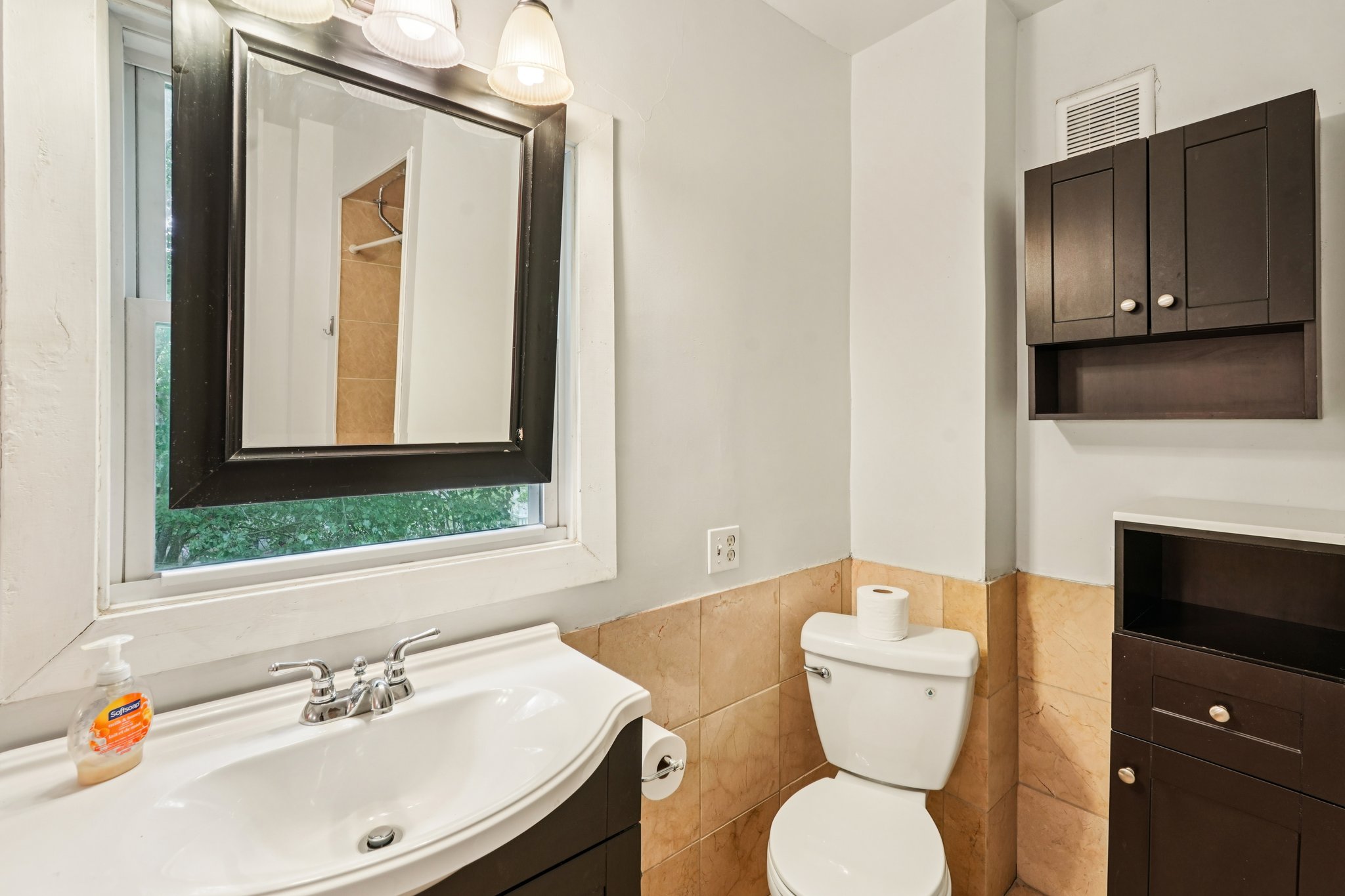 Loretta Ave-1806-056.jpg