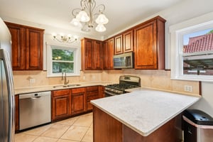 Loretta Ave-1806-015.jpg