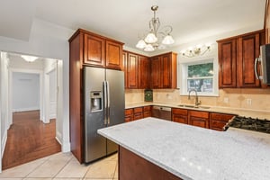 Loretta Ave-1806-017.jpg
