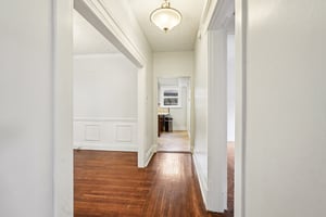 Loretta Ave-1806-023.jpg