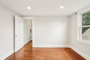 Loretta Ave-1806-032.jpg
