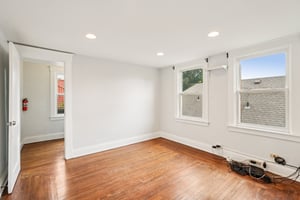 Loretta Ave-1806-033.jpg