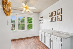 Loretta Ave-1806-036.jpg