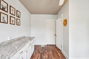 Loretta Ave-1806-038.jpg