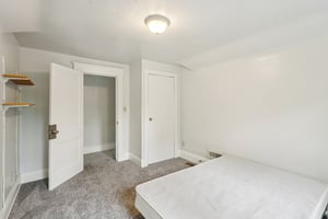 Loretta Ave-1806-044.jpg