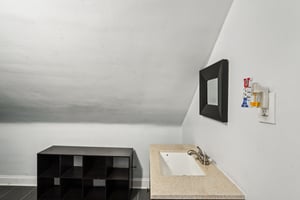 Loretta Ave-1806-045.jpg