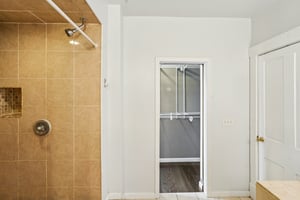 Loretta Ave-1806-057.jpg