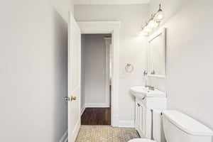 Loretta Ave-1806-061.jpg