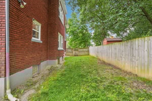 Loretta Ave-1806-072.jpg