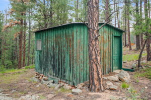 Additional cabin/ shed on property
