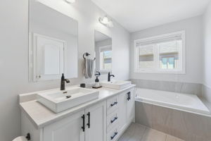 43 Cupples Farm Ln, East Gwillimbury, ON L0G 1M0, Canada Photo 32