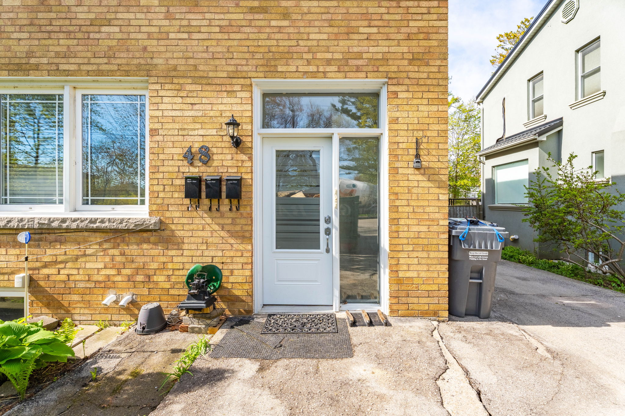 Front Porch/Entrance