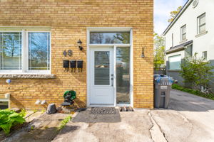 Front Porch/Entrance