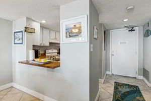 Kitchen/Foyer