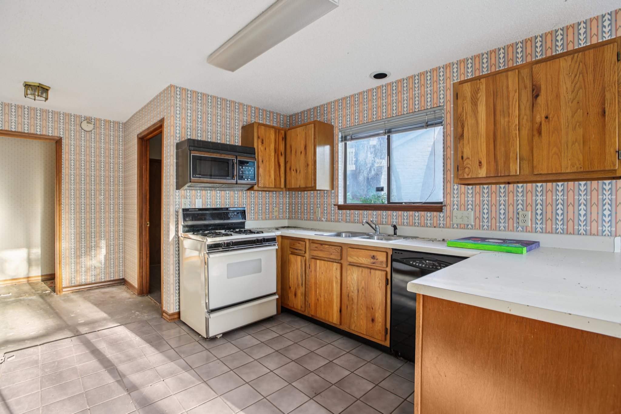 Leeward Ct-S1308-011.jpg