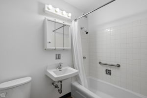 4800 S Lake Park Ave 1009B - NCG_010