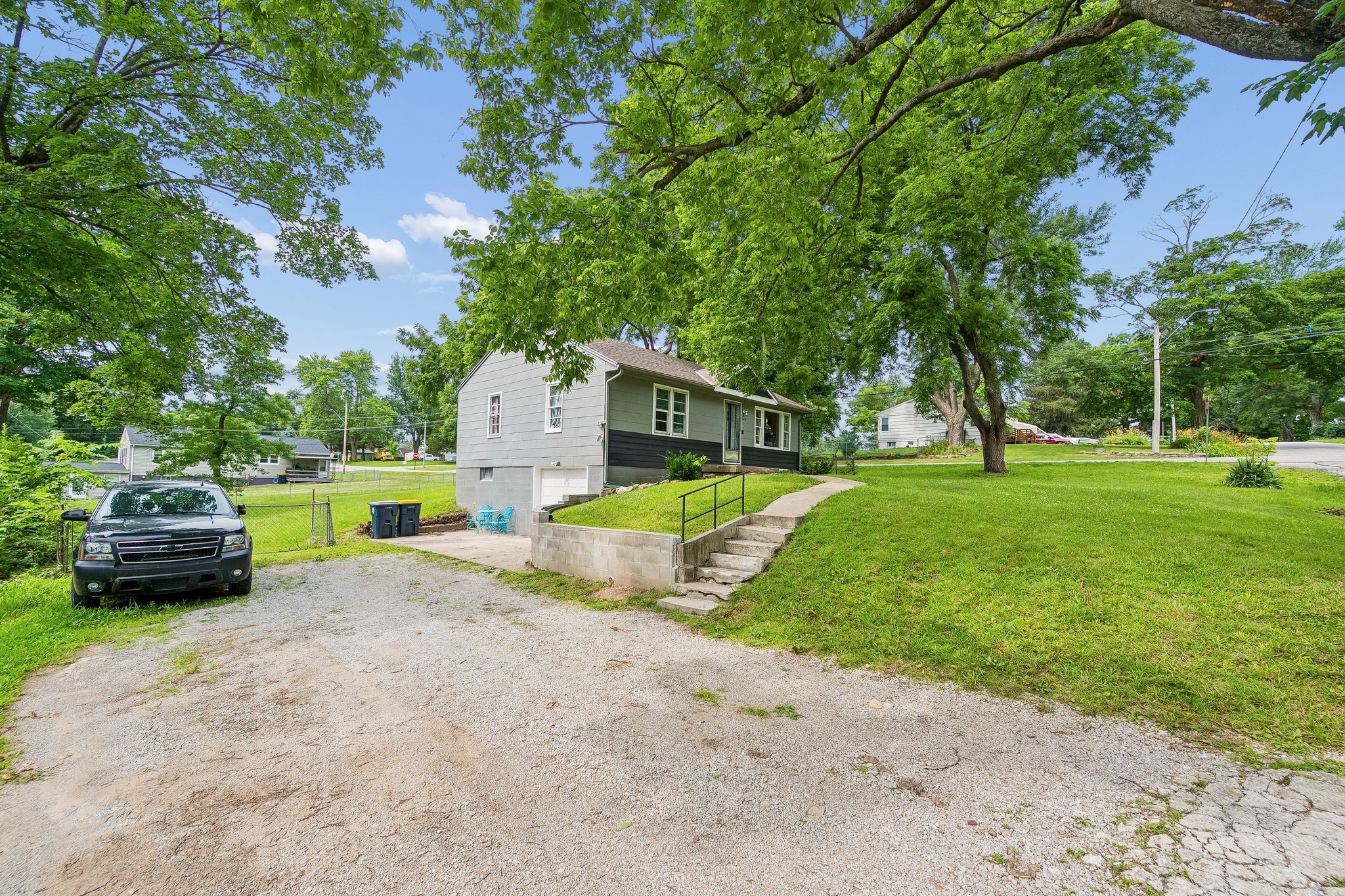 9231 - 4801 NE 46th Terrace - 003.jpg