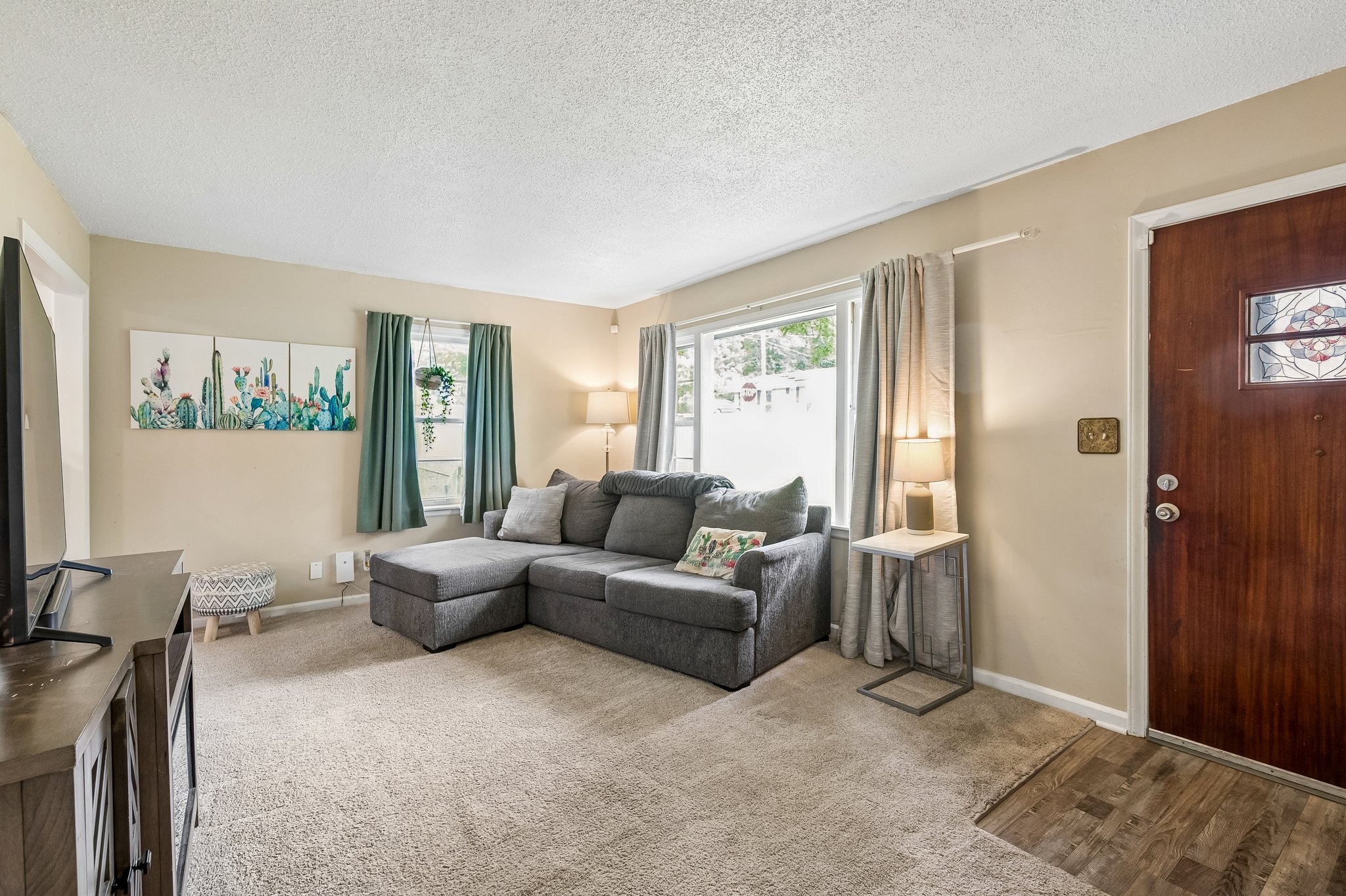 9231 - 4801 NE 46th Terrace - 004.jpg