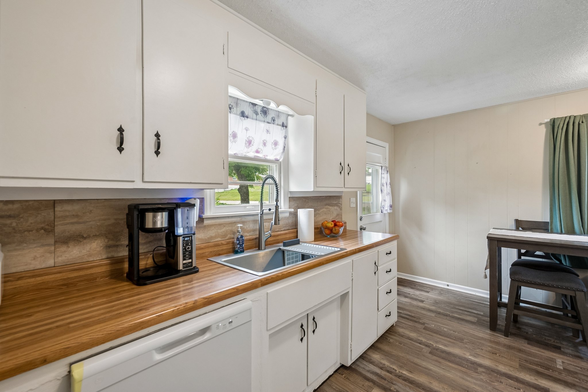 9231 - 4801 NE 46th Terrace - 008.jpg