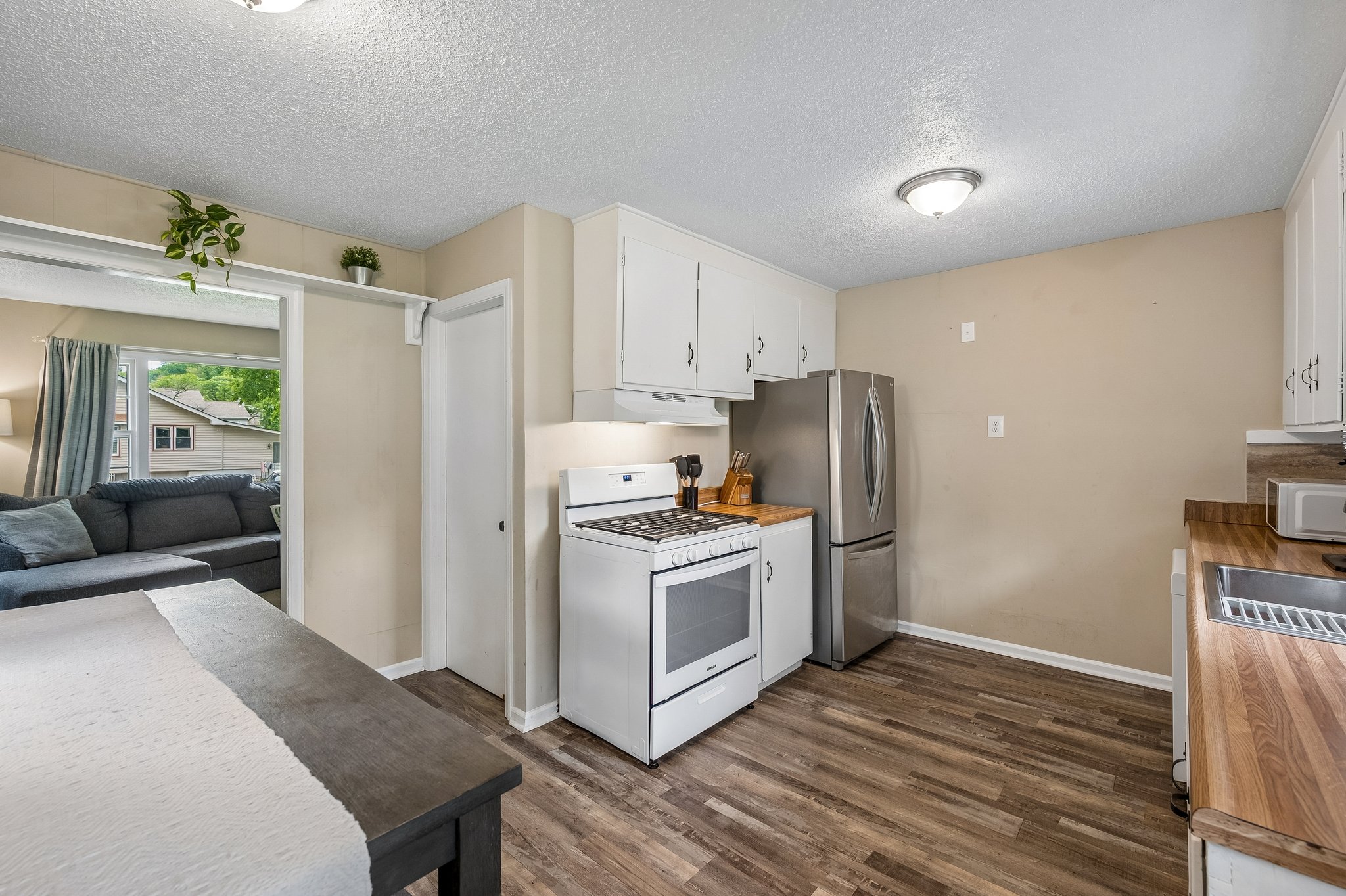 9231 - 4801 NE 46th Terrace - 010.jpg