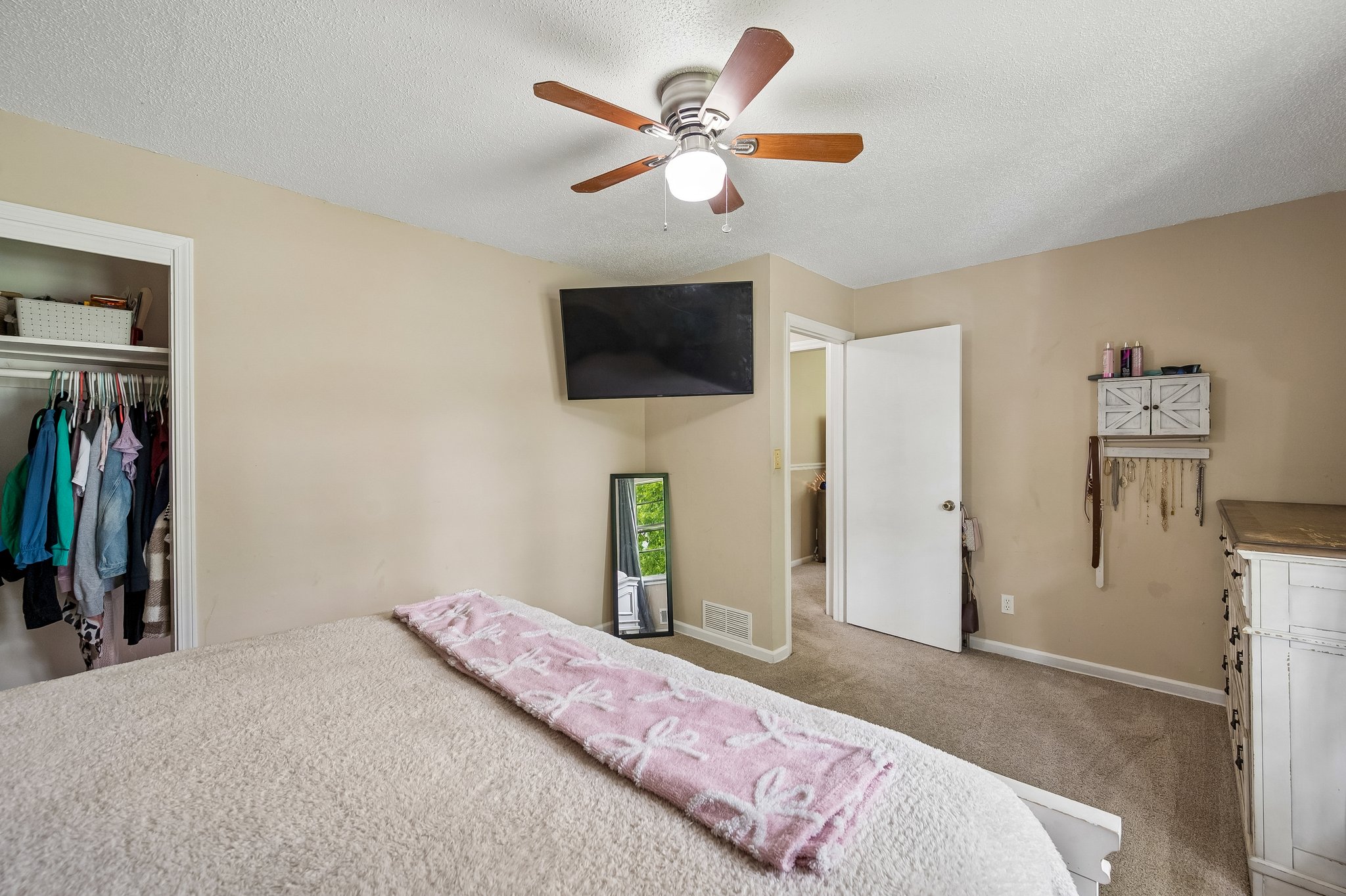 9231 - 4801 NE 46th Terrace - 013.jpg