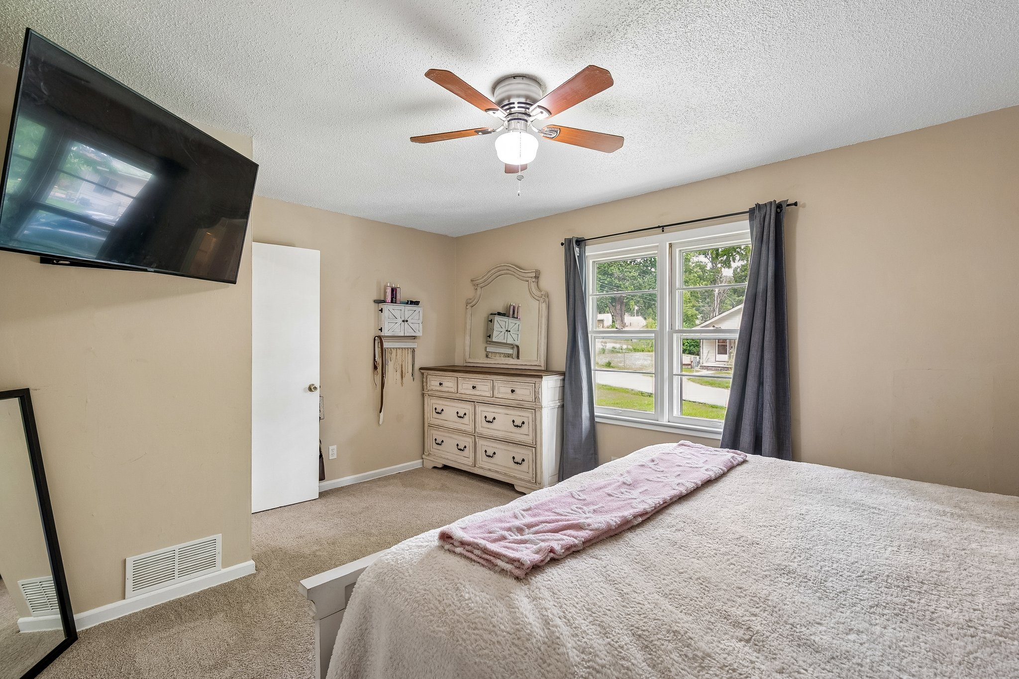 9231 - 4801 NE 46th Terrace - 014.jpg