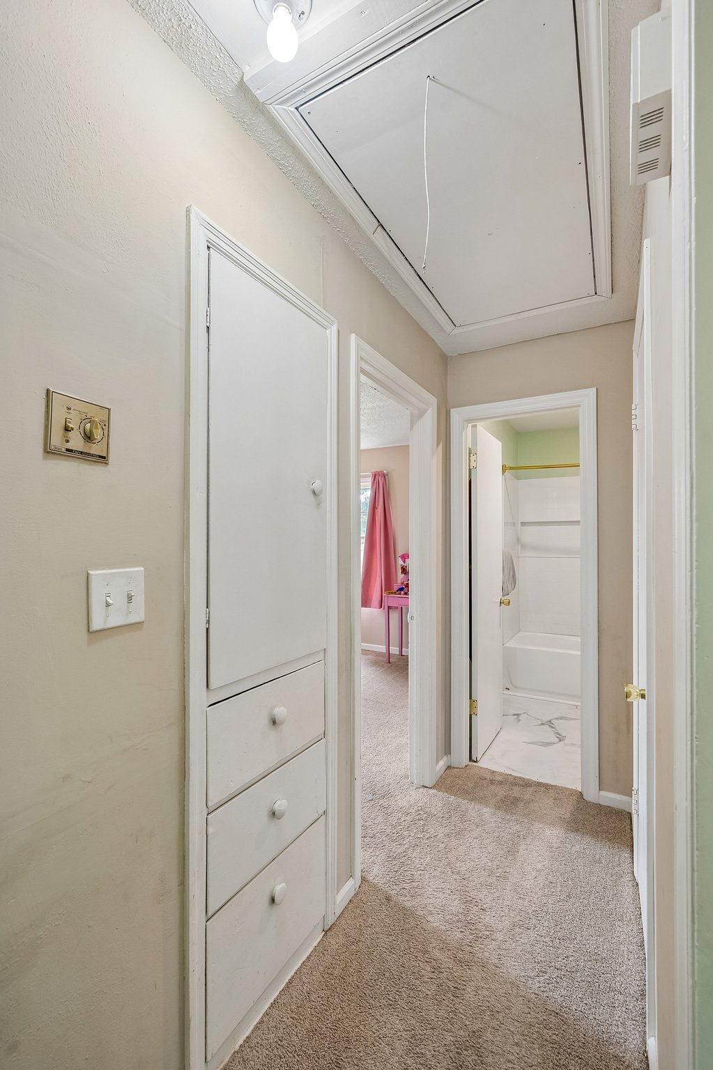 9231 - 4801 NE 46th Terrace - 018.jpg