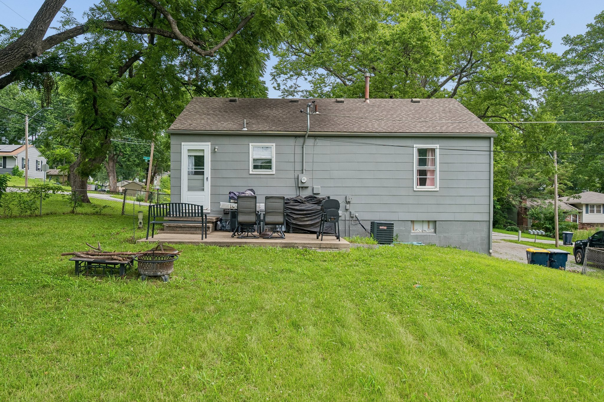 9231 - 4801 NE 46th Terrace - 024.jpg