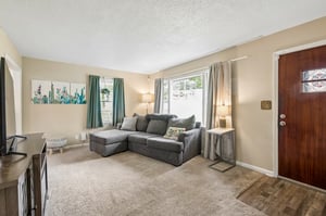 9231 - 4801 NE 46th Terrace - 004.jpg