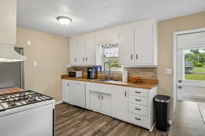 9231 - 4801 NE 46th Terrace - 007.jpg