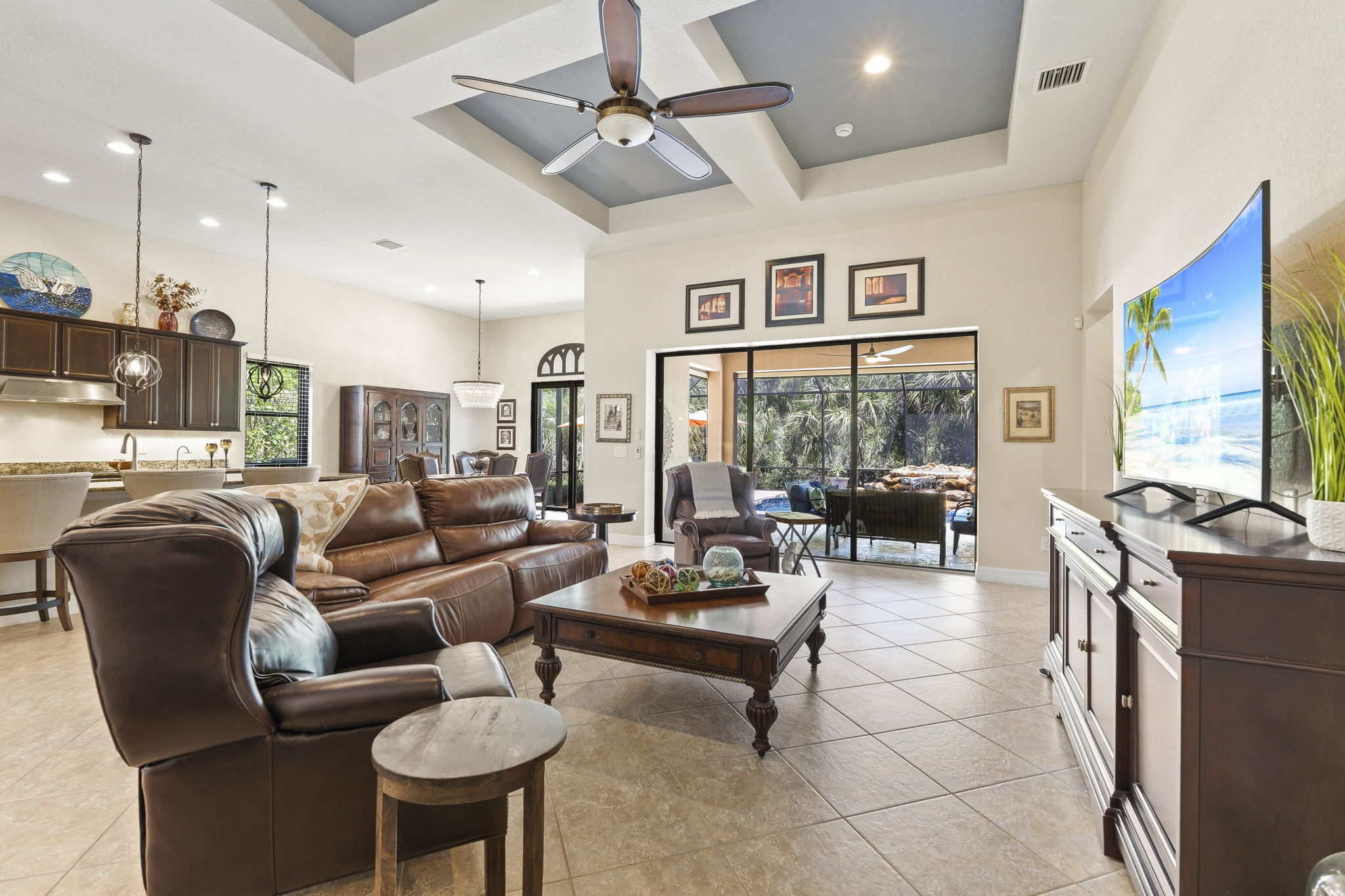  Photo 32