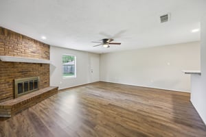 Honeysuckle Dr-1704-007.jpg