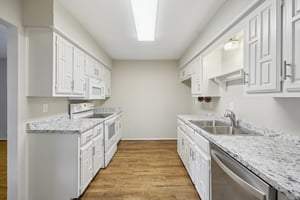 Honeysuckle Dr-1704-008.jpg